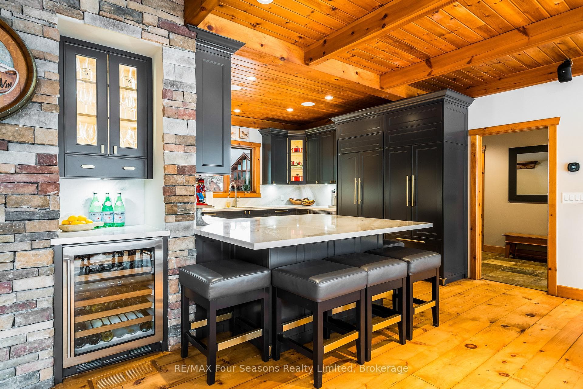 140 Alexandra Way photo 11