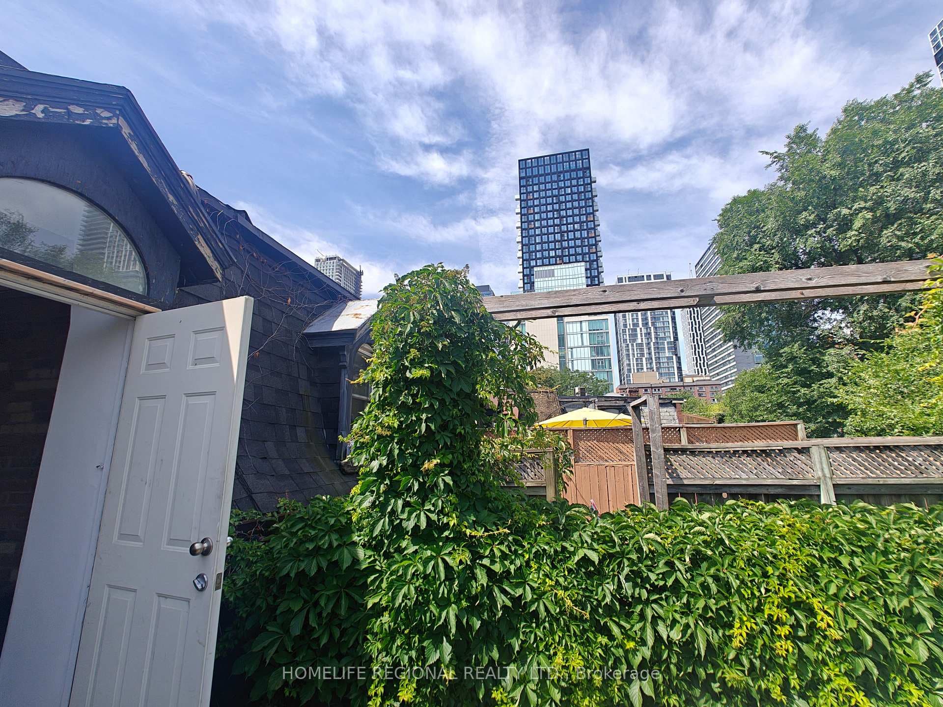 130 Shuter Street photo 30