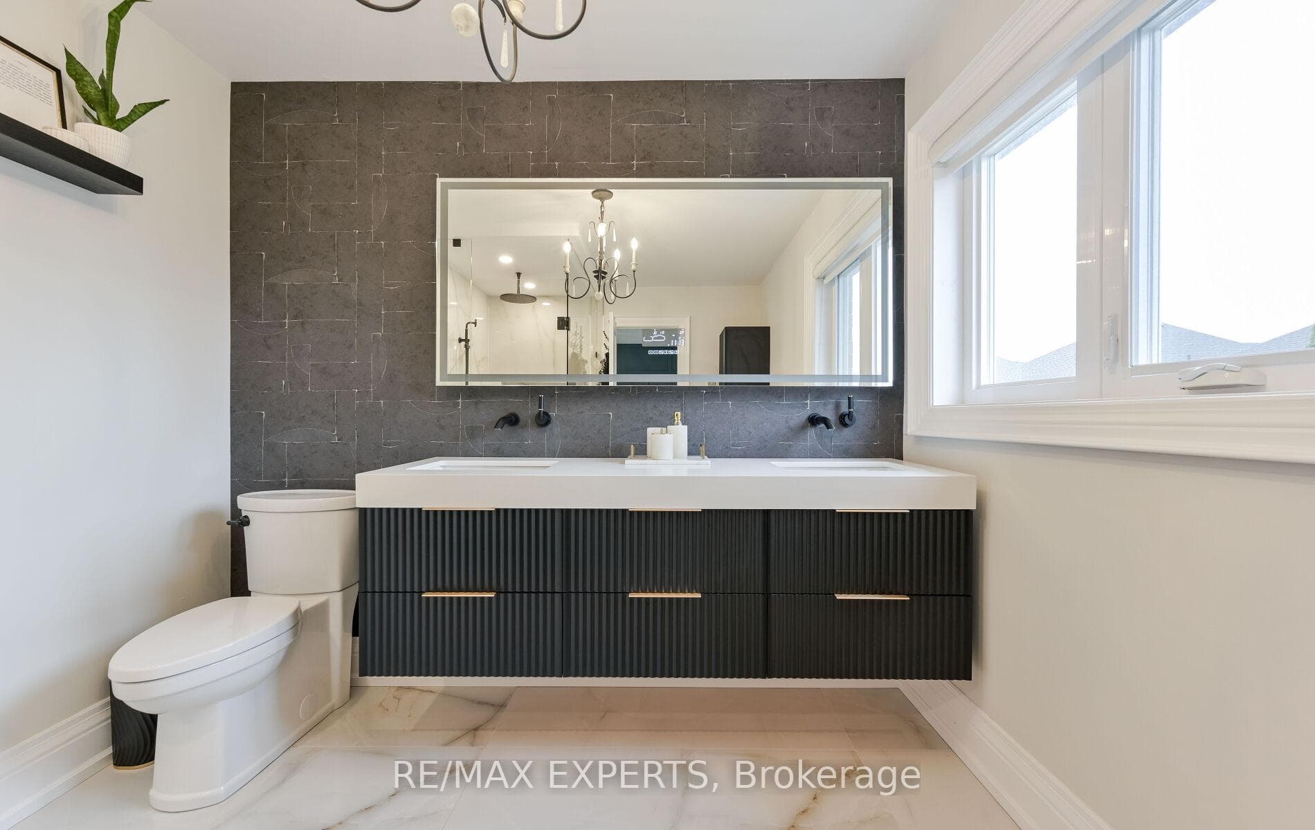 33 Emily Carr Crescent Unit Main photo 36