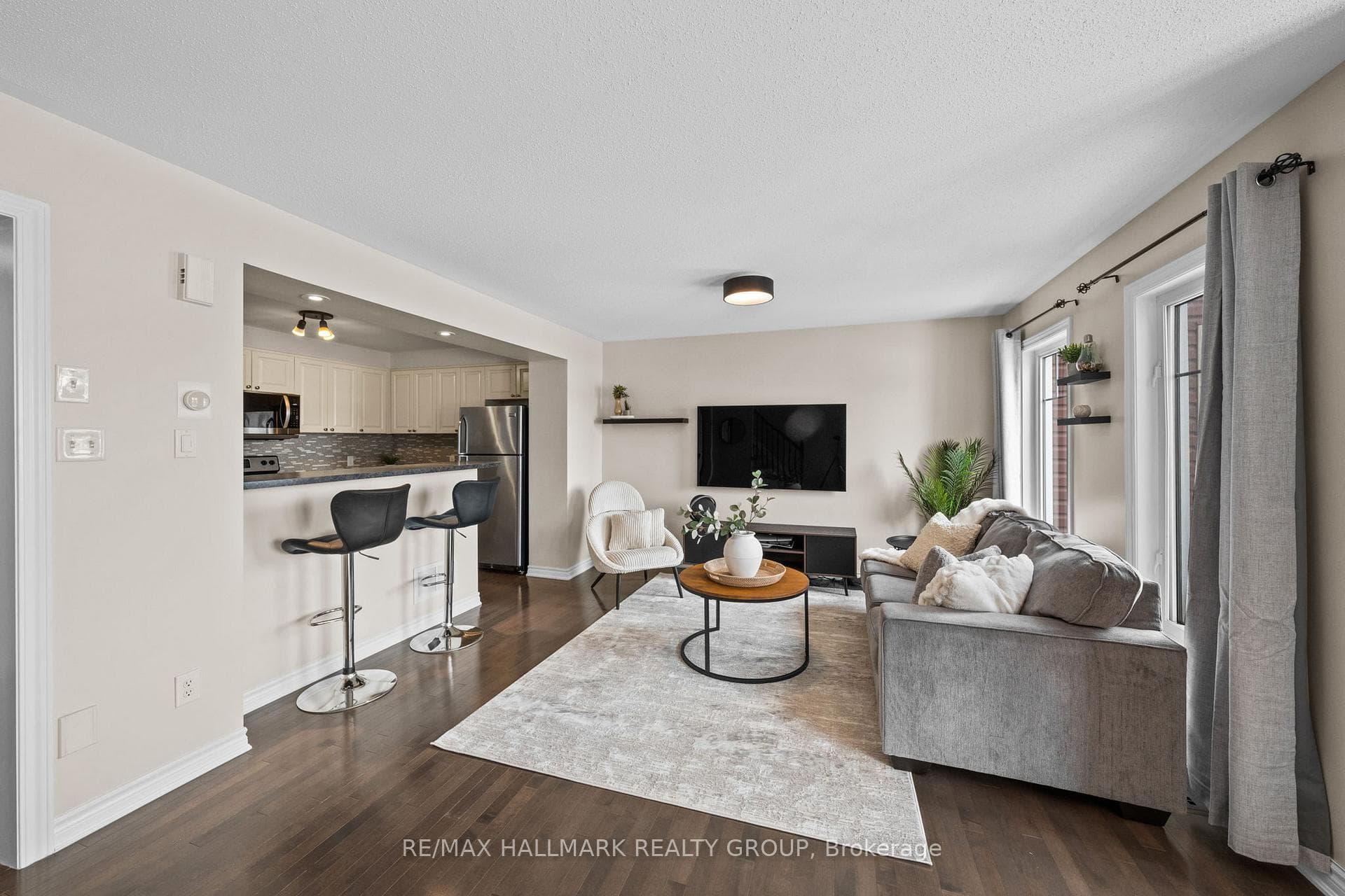 128 Sunshine Crescent photo 9