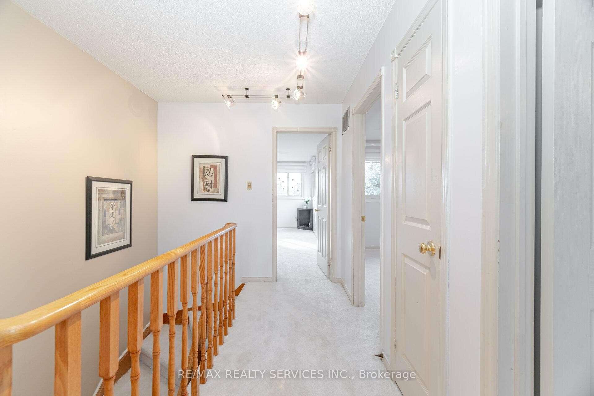 140 Lord Simcoe Drive photo 20