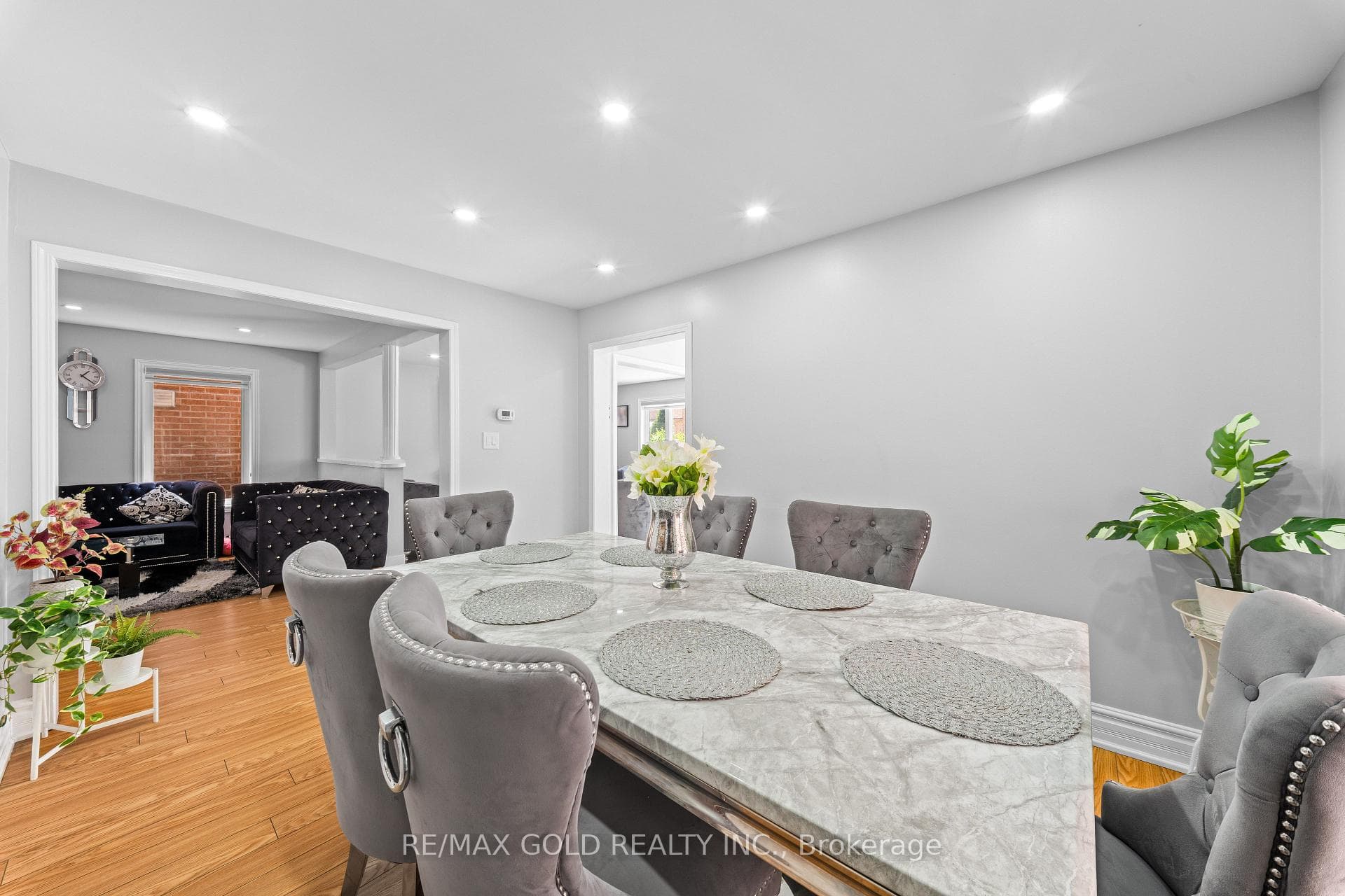 8 Bayridge Drive photo 9