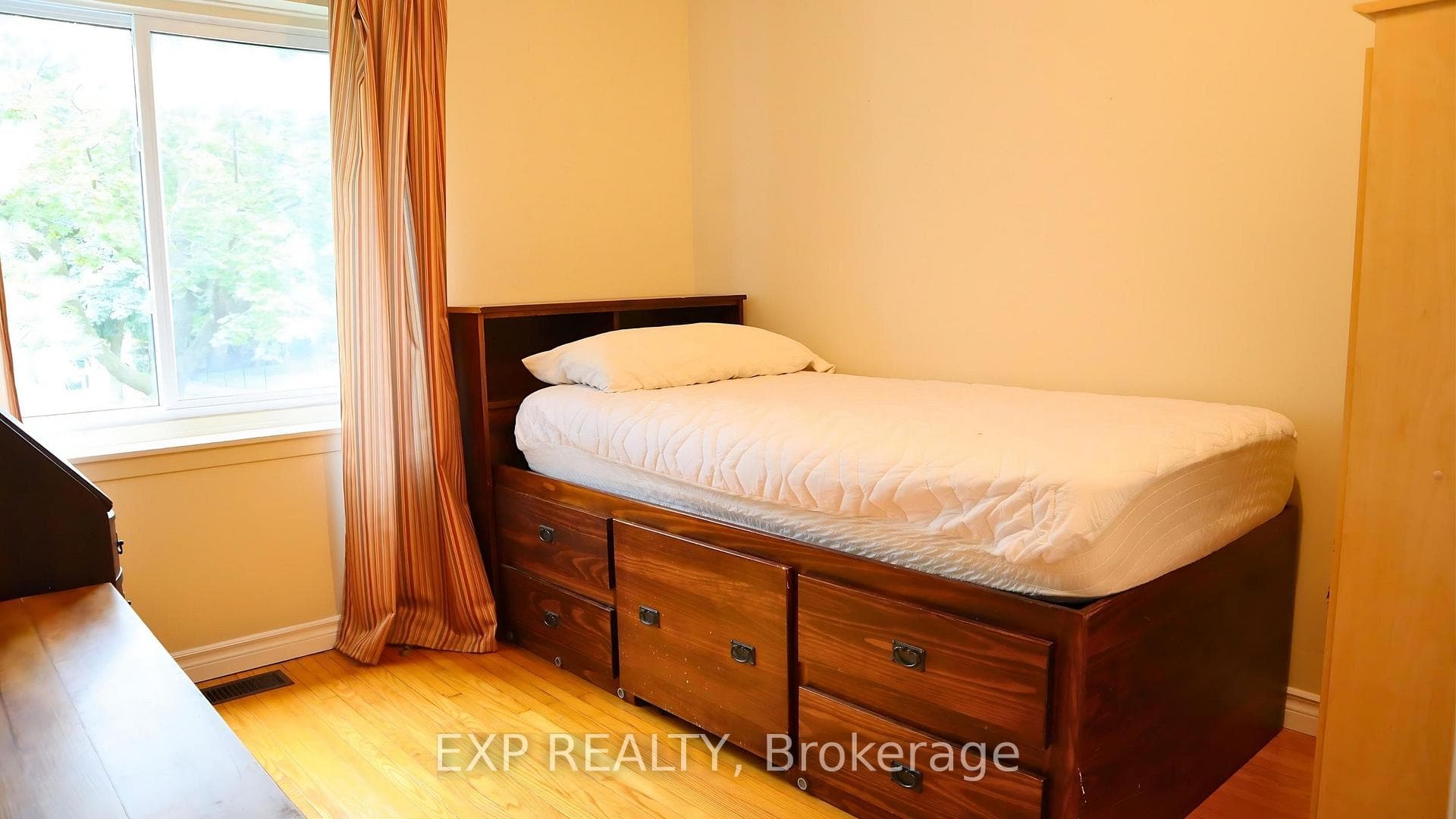 245 Millbank Drive photo 24