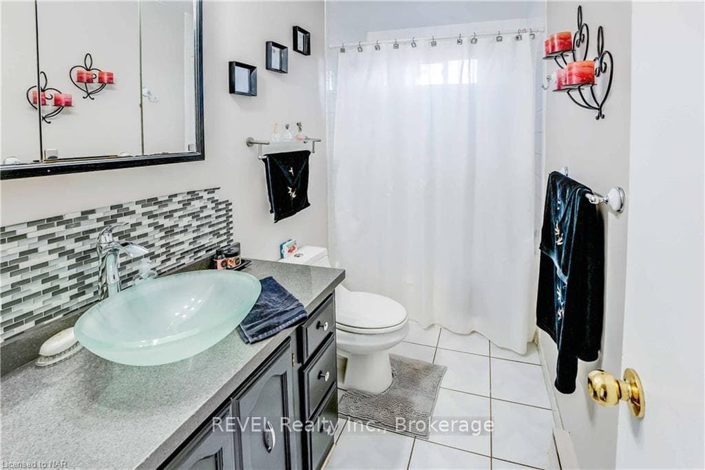 16 LANARK Crescent photo 16