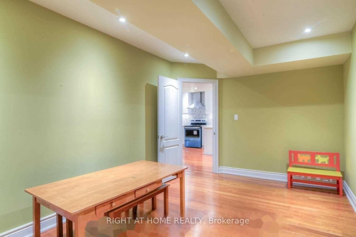 142 Ner Israel Drive Unit Lower photo 14