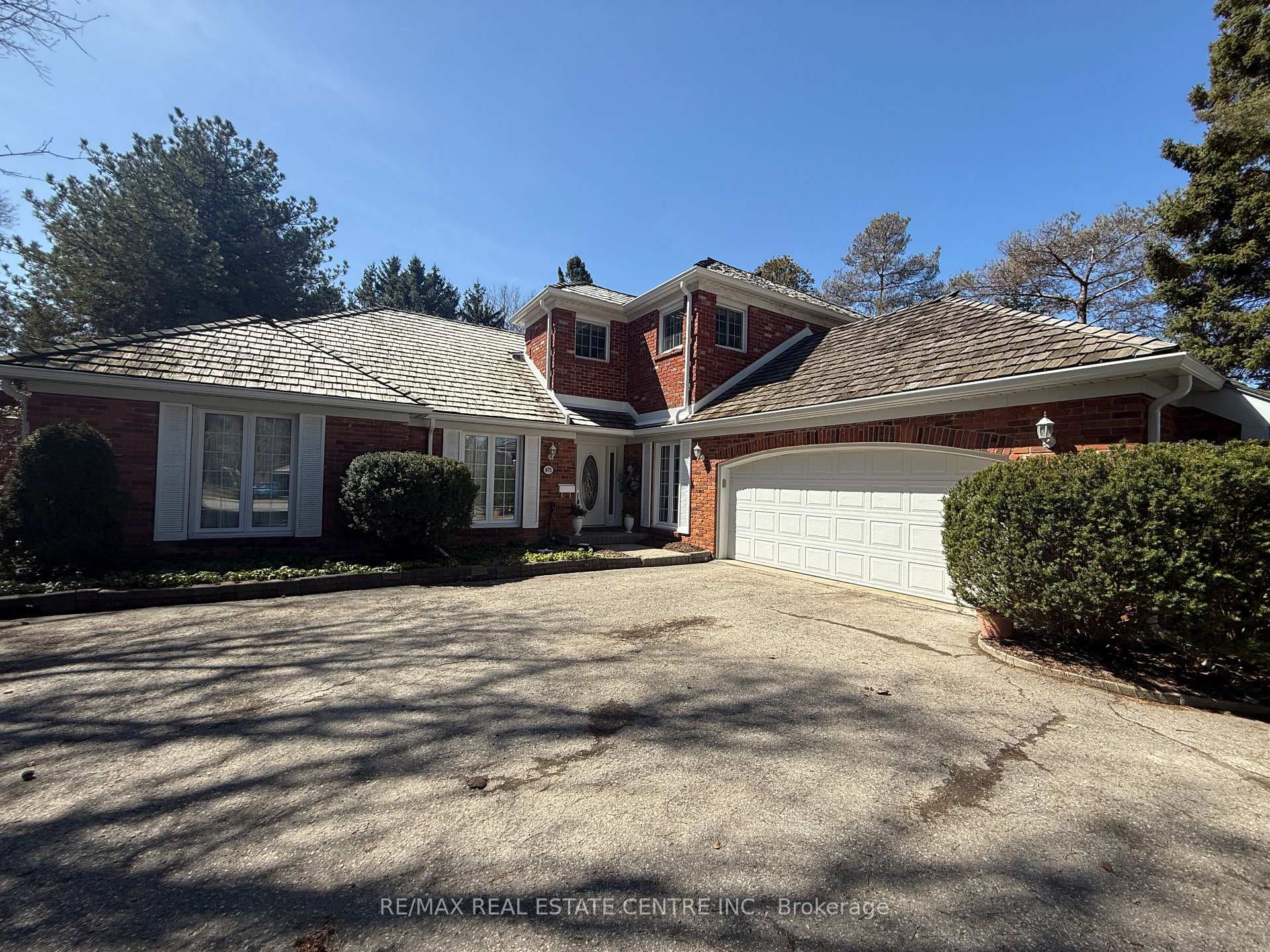 675 Athol Street photo 4