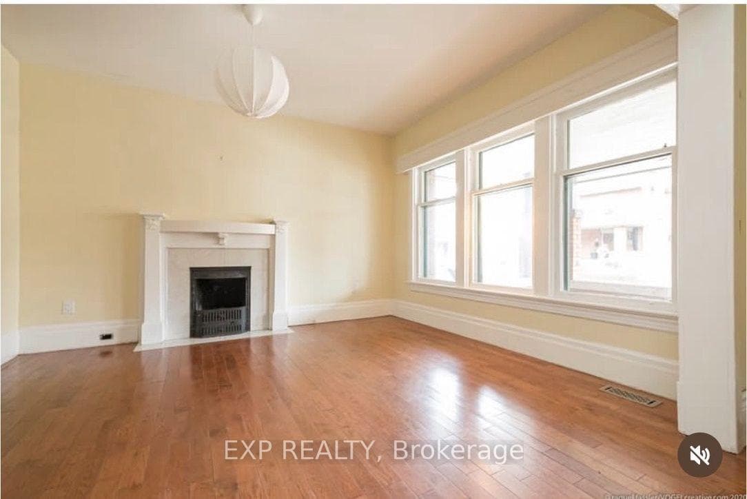 31 St Clair Avenue photo 3