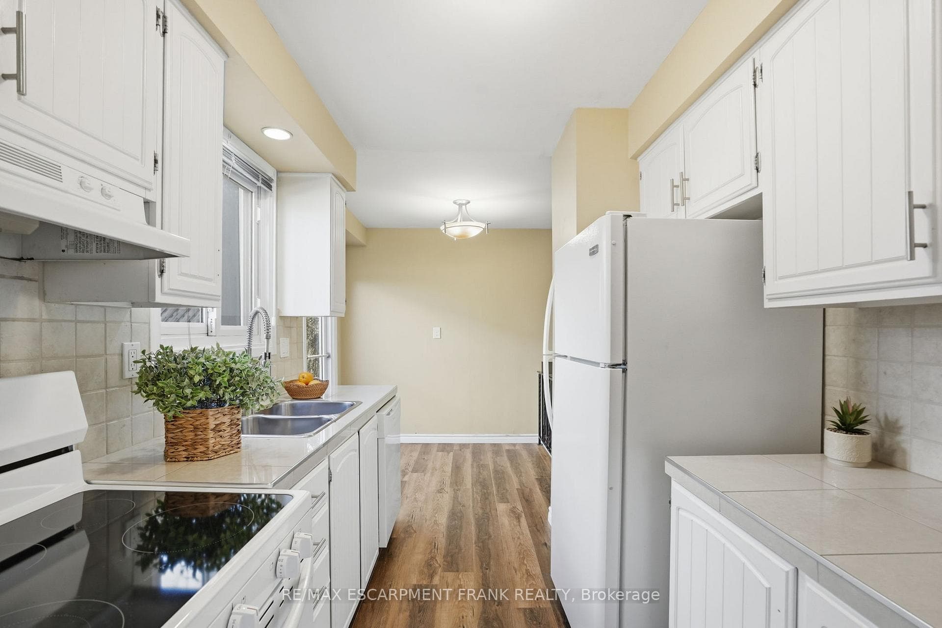 94 WENDOVER Drive photo 14