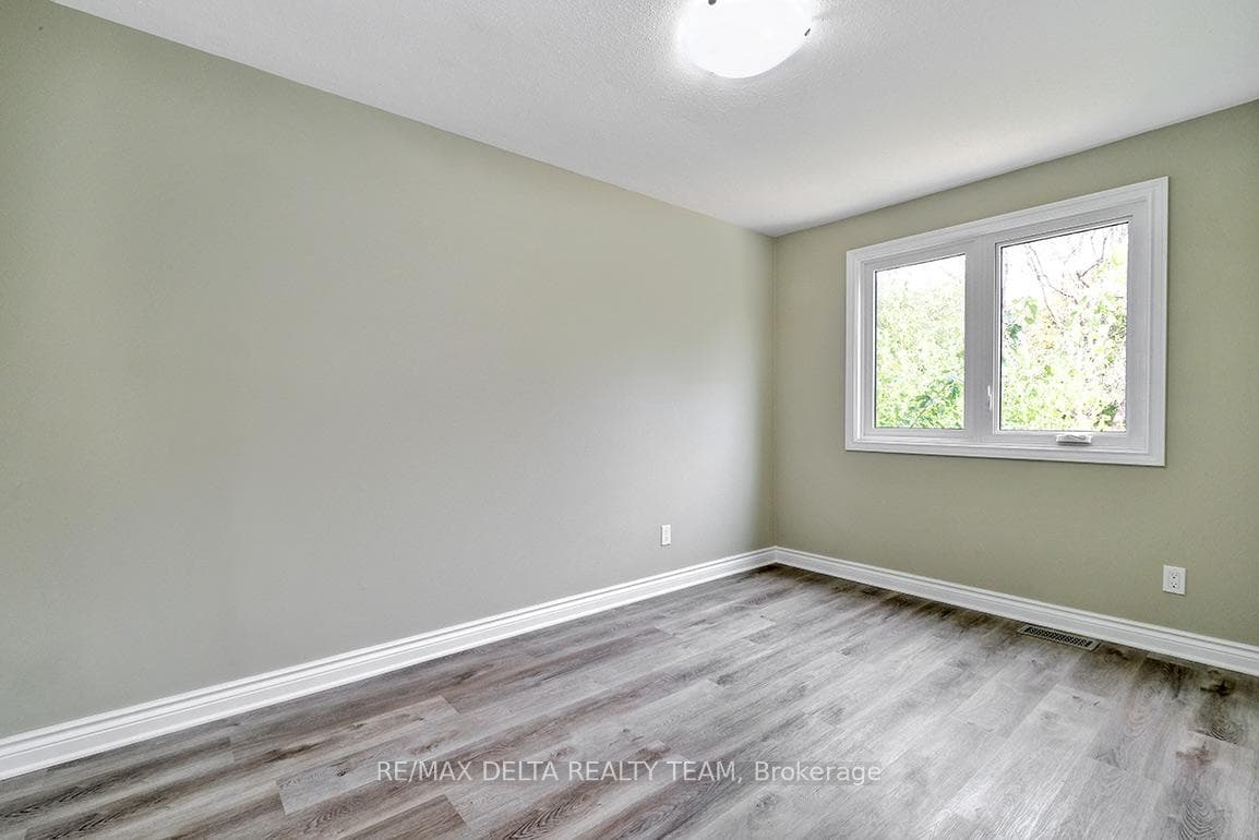 397 Phoenix Crescent photo 30