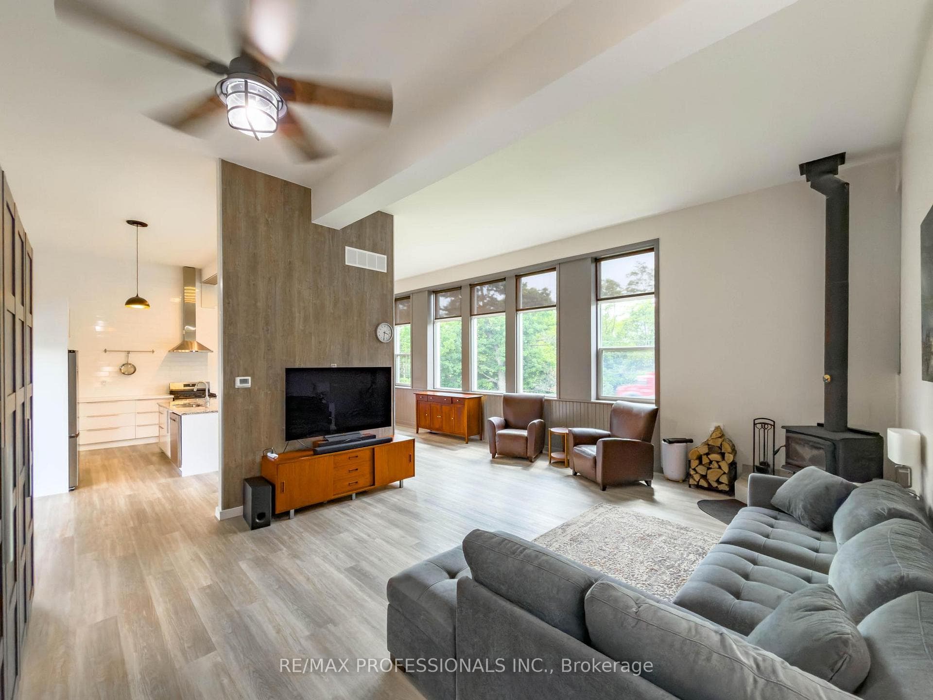 1744 Ridgemount Road photo 8