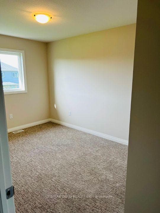 46 Samuel Avenue photo 9