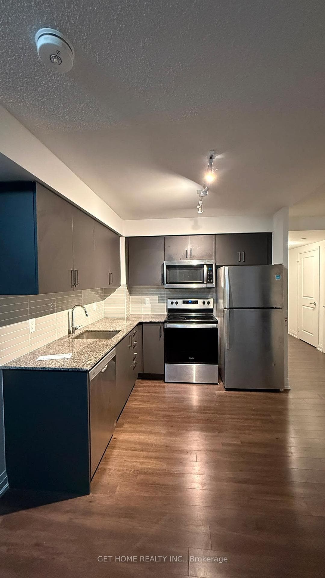 20 Meadowglen Place Unit 2401 photo 12