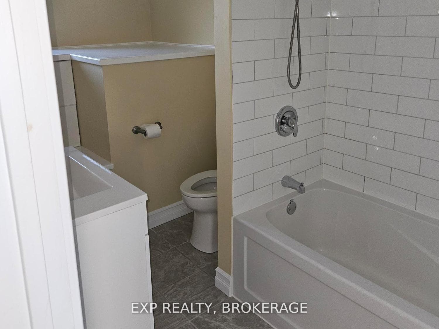 300 HERBERT Street photo 13