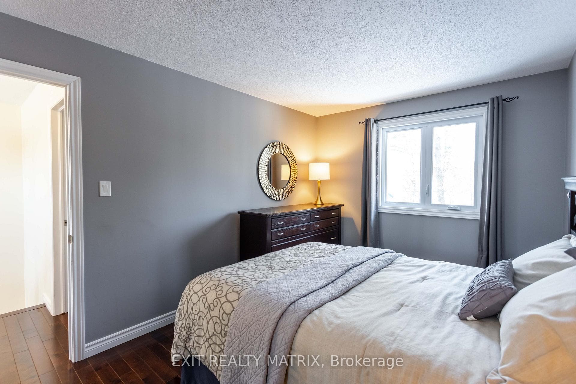 27 Parklands Avenue photo 23