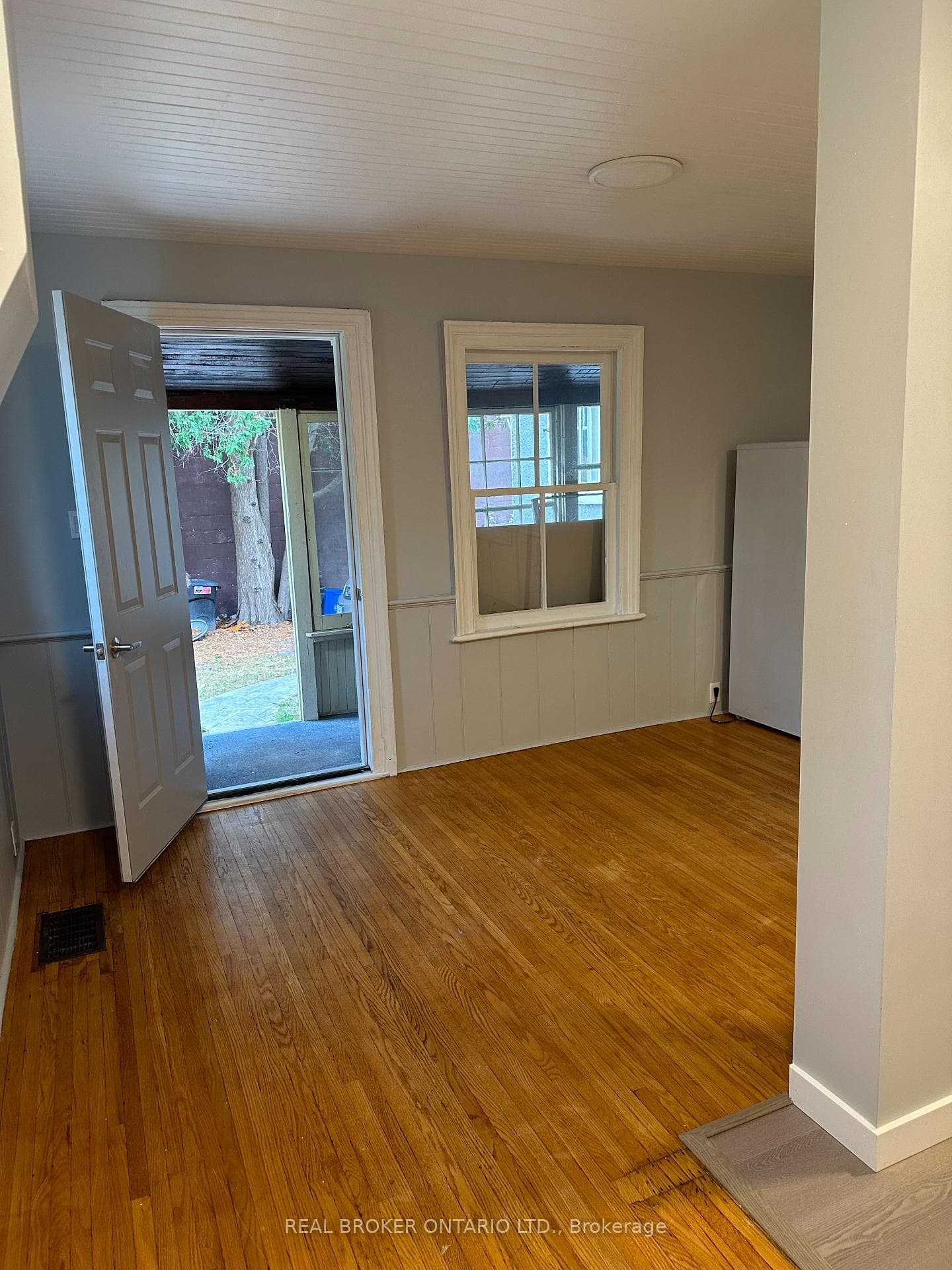17 Wellington Street Unit Back photo 2