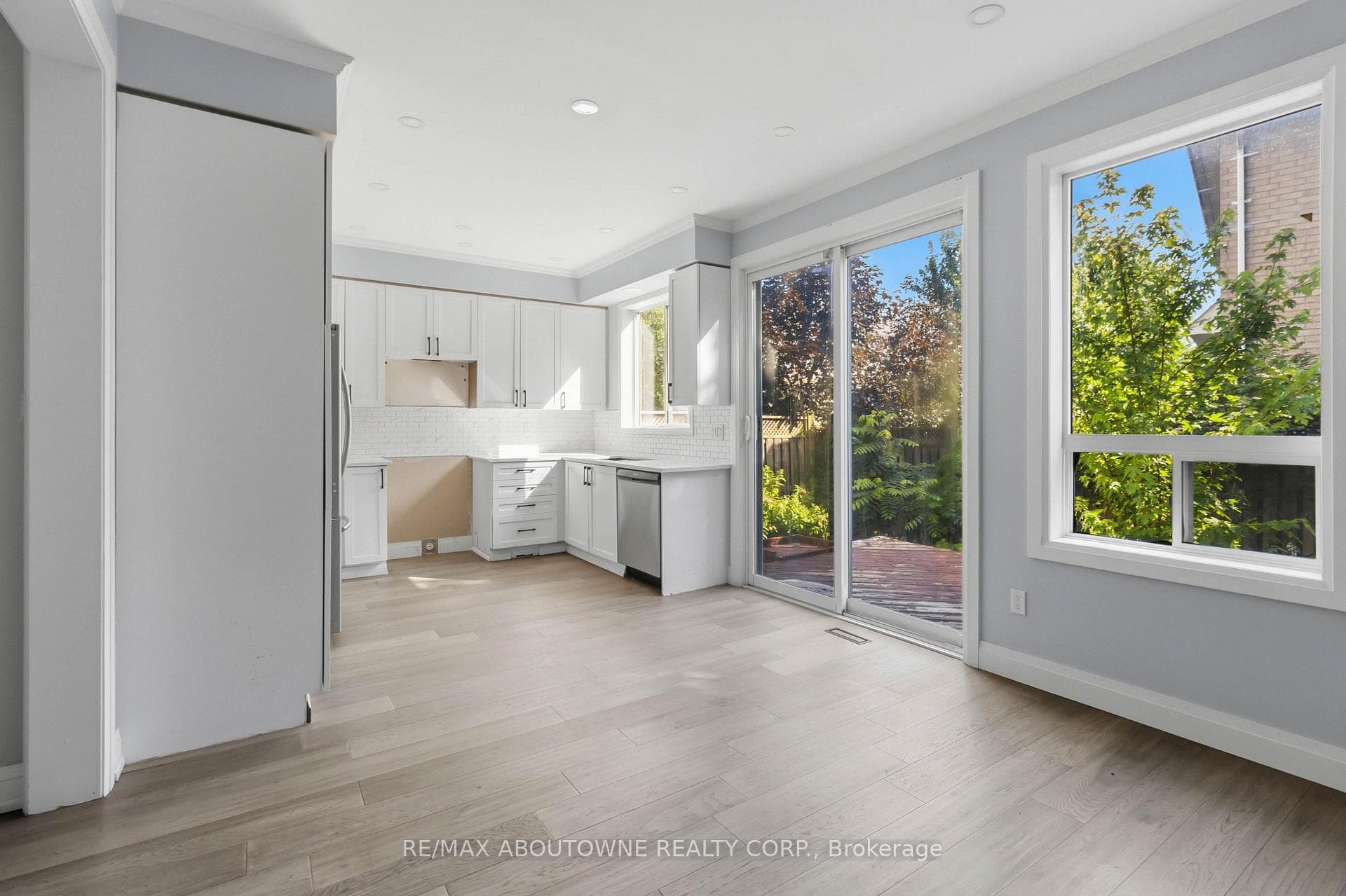 930 Lancaster Boulevard photo 17