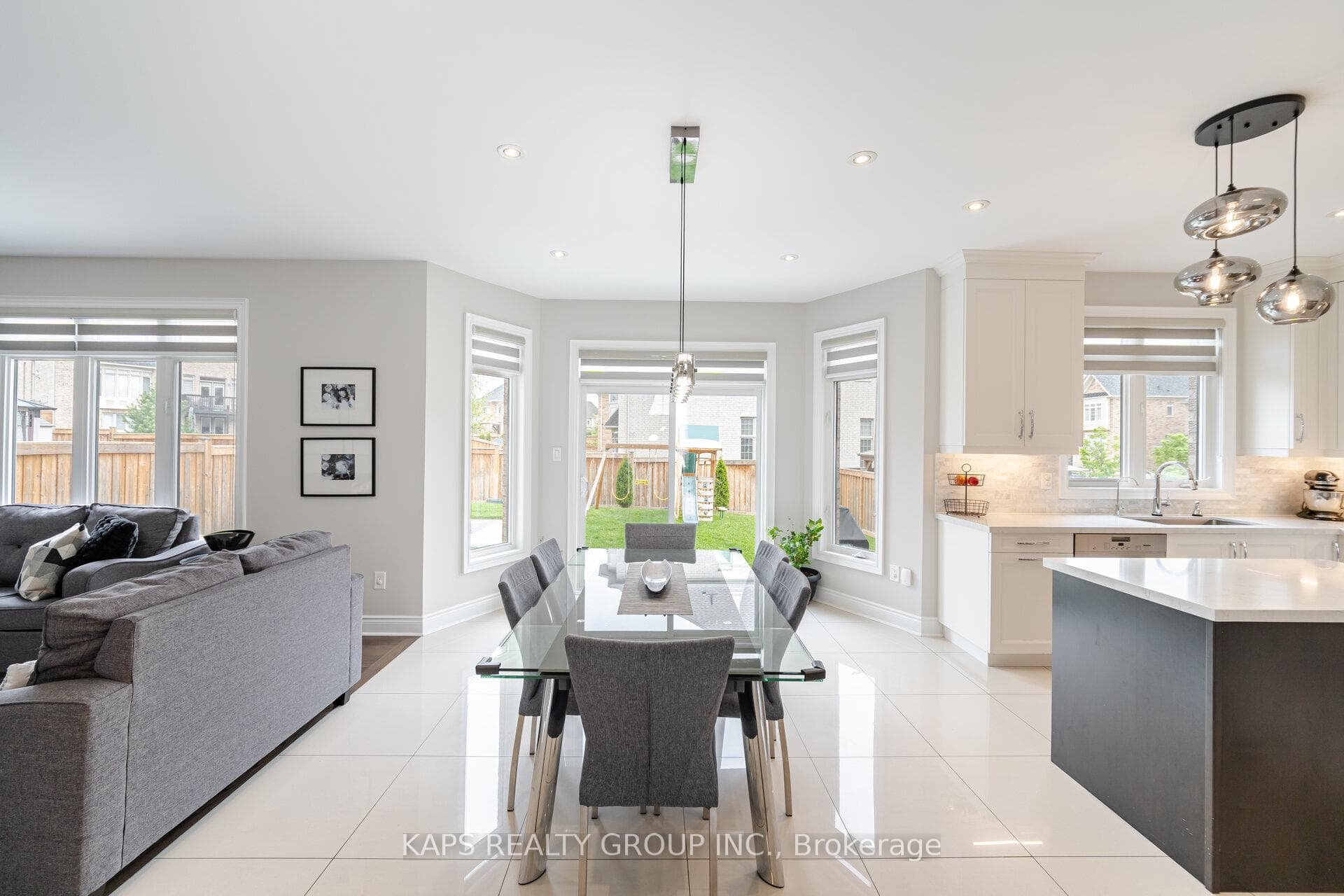 19 Royal West Drive photo 9