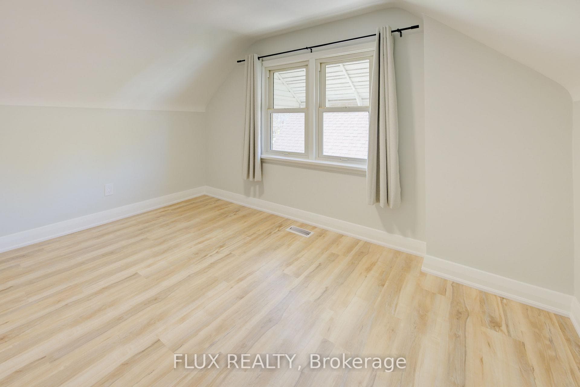 320 Highland Road photo 18