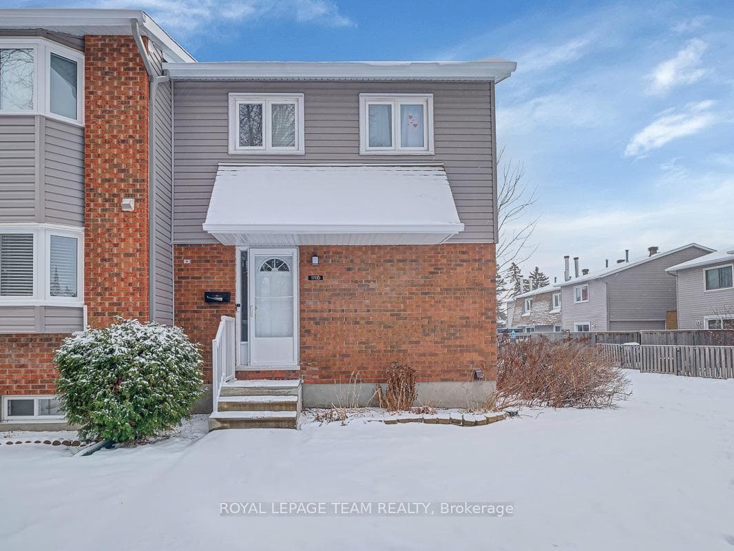 1711 LAMOUREUX Drive Unit D photo 1