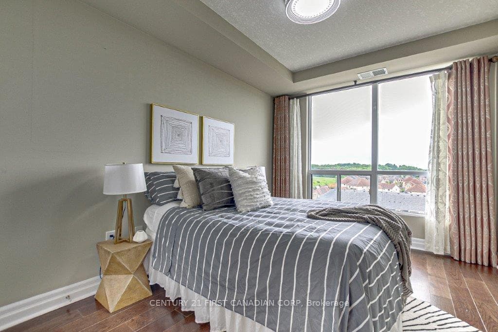 240 Villagewalk Boulevard Unit 805 photo 17