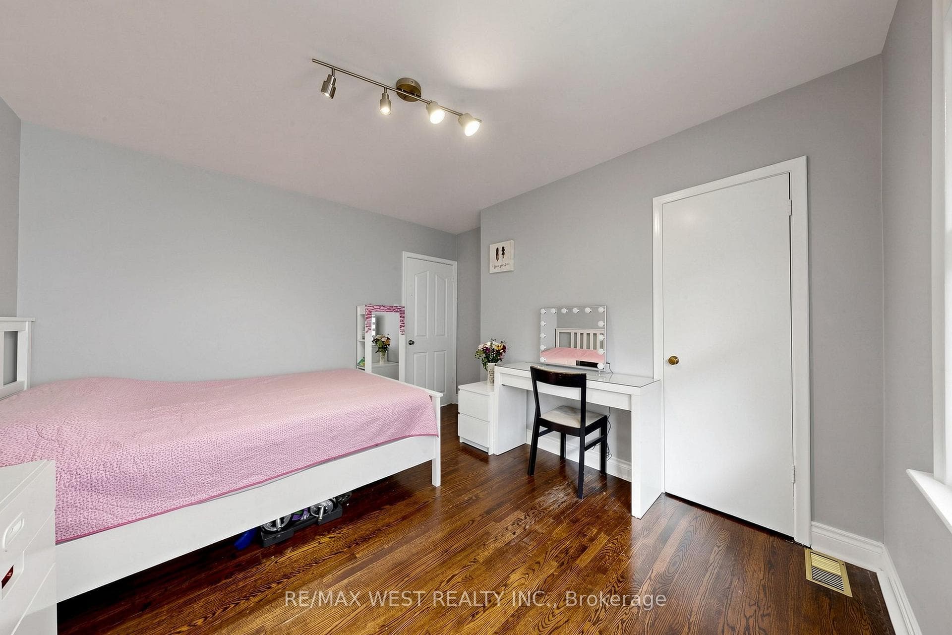 32 Allonsius Drive photo 25