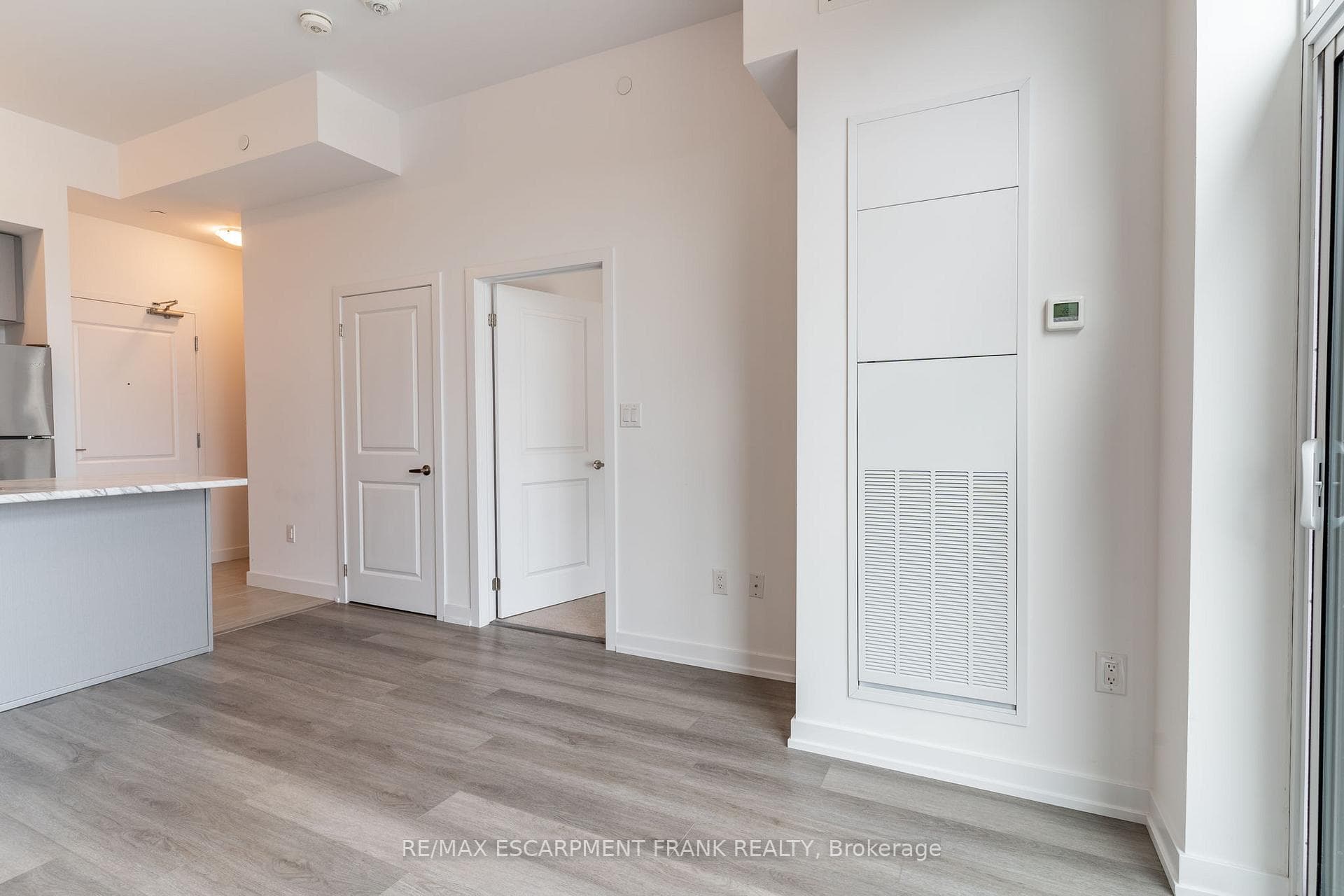 460 Dundas Street Unit 507 photo 25