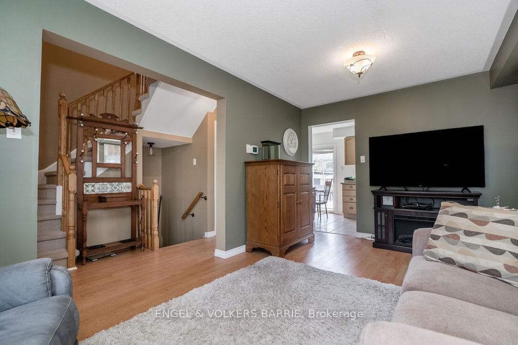 47 Pickett Crescent photo 7