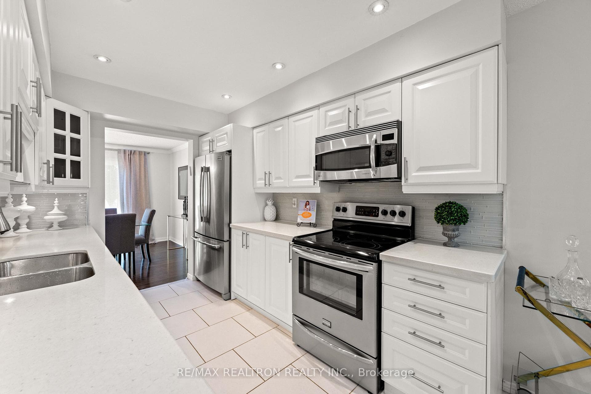 143 Spring Gate Boulevard photo 9