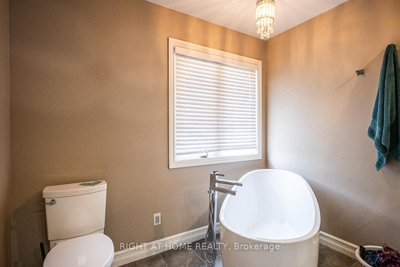 1366 Kains Woods Terrace photo 35