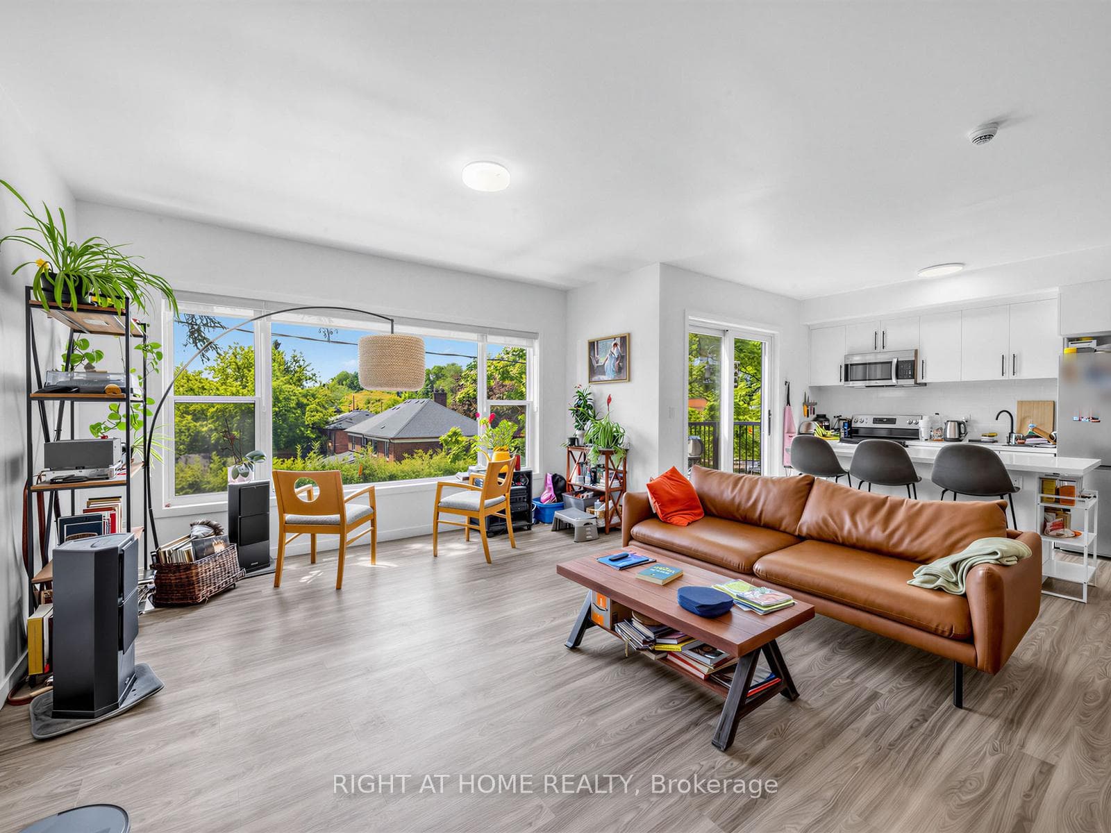 148 Glenlake Avenue Unit #8 photo 3