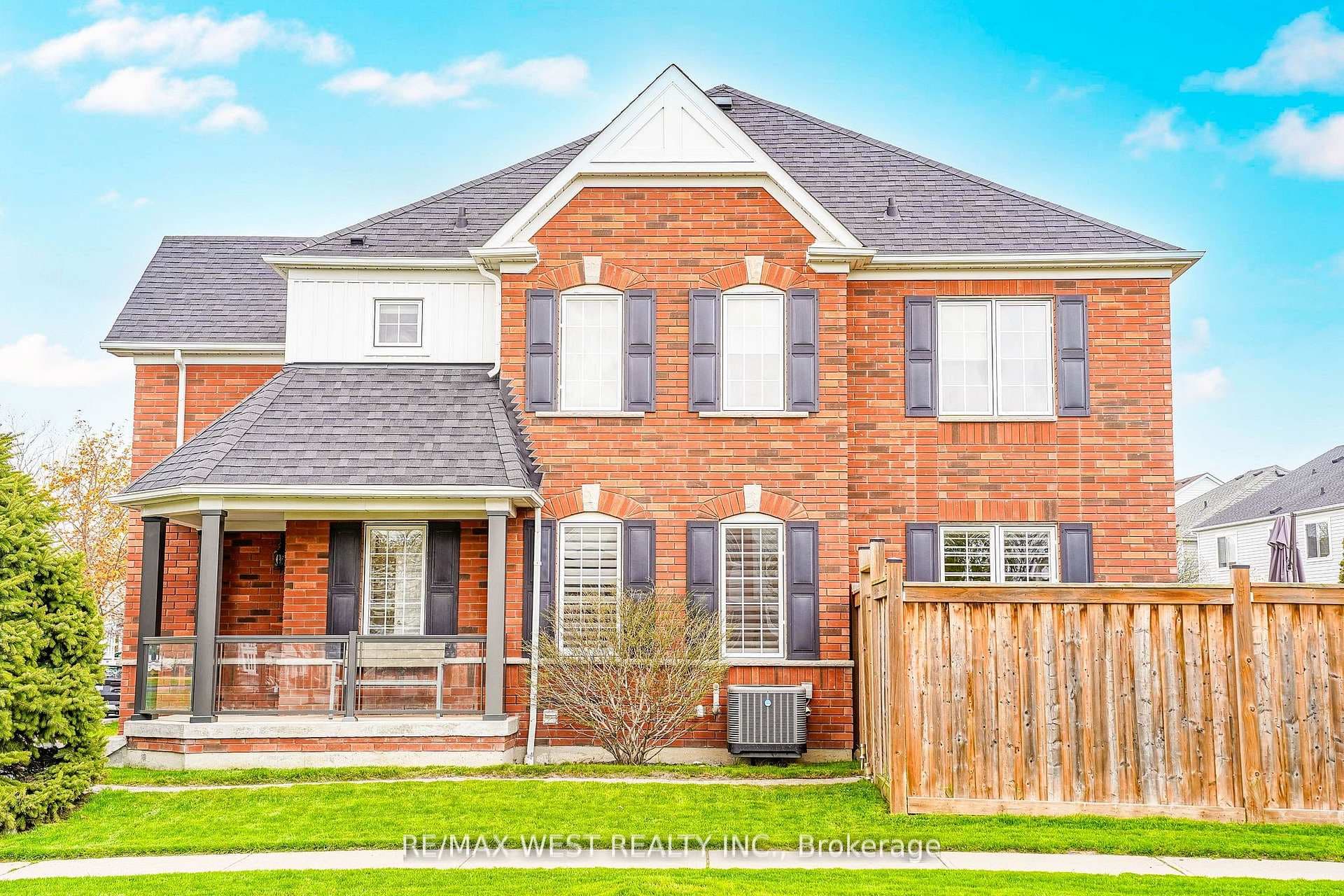 112 Handley Crescent photo 3