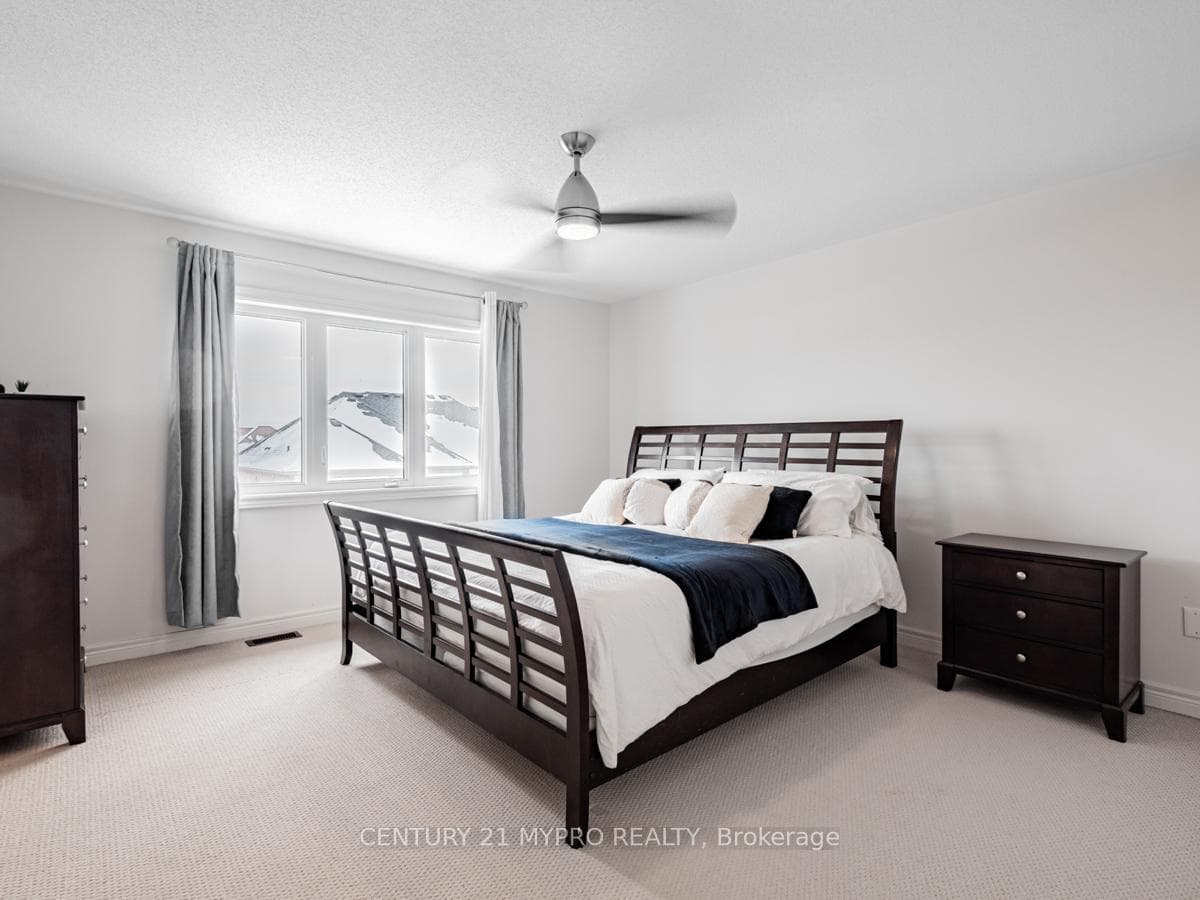 142 Fortis Crescent photo 17