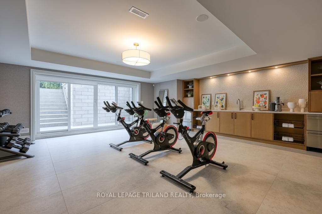 Never miss a workout! A juice bar included.