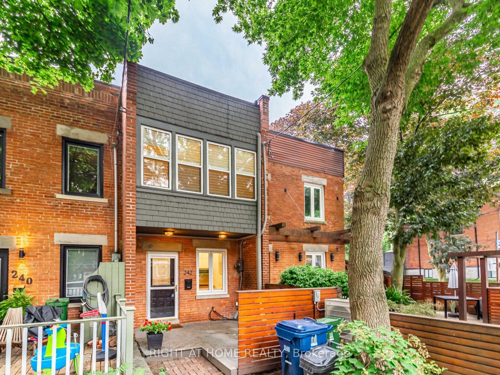 242 Waverley Road photo 2