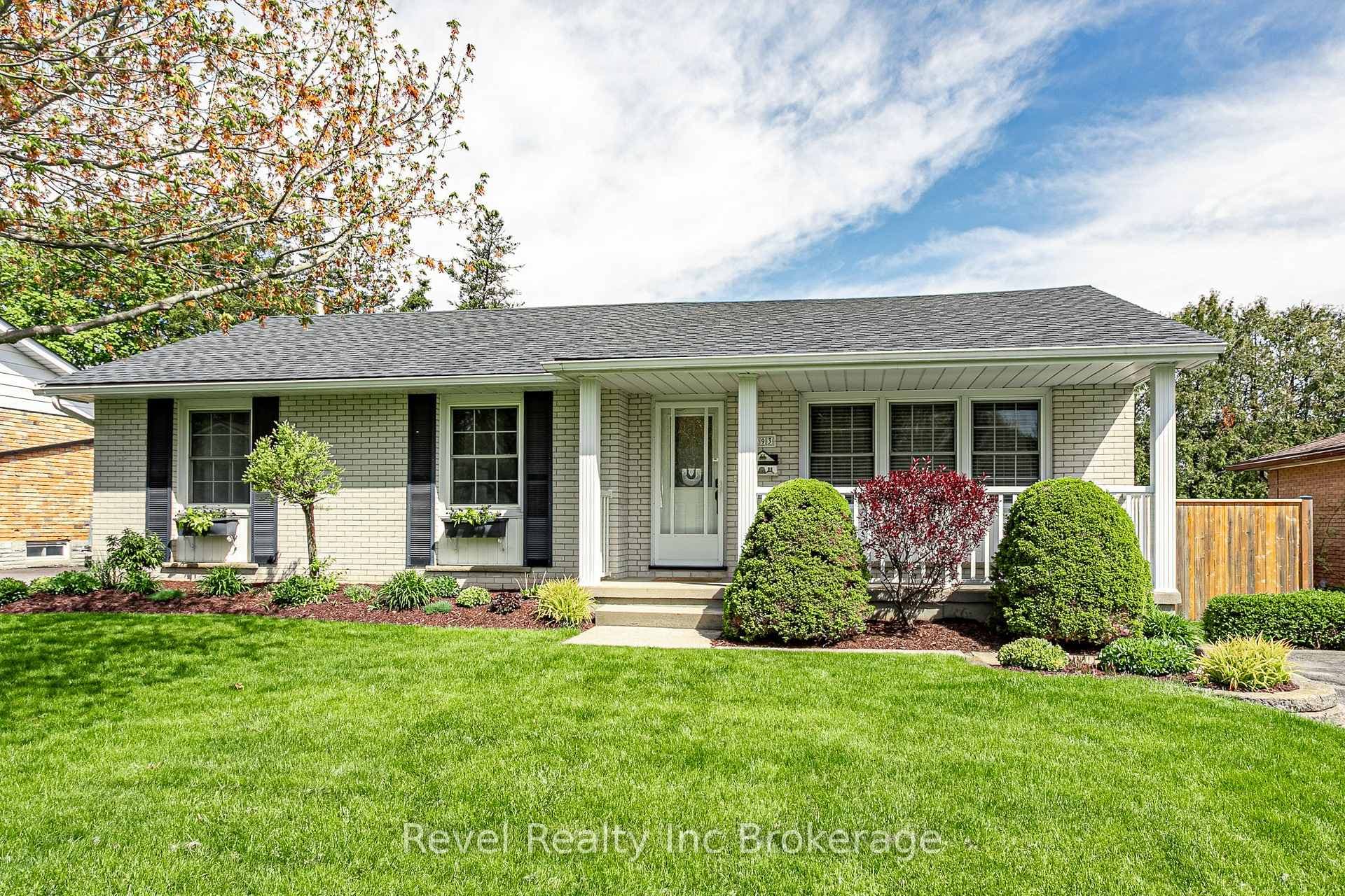 793 Gladstone Drive photo 3