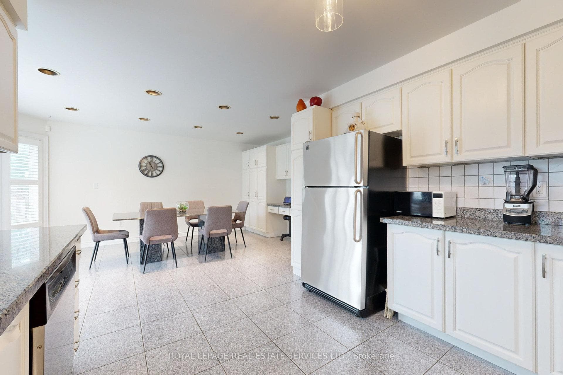 49 Iona Crescent photo 10