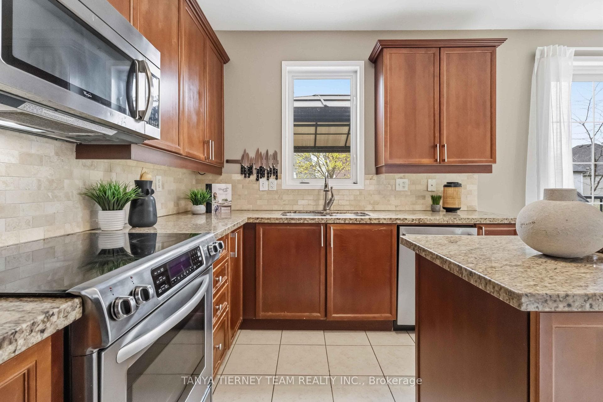2315 Hackett Place photo 15