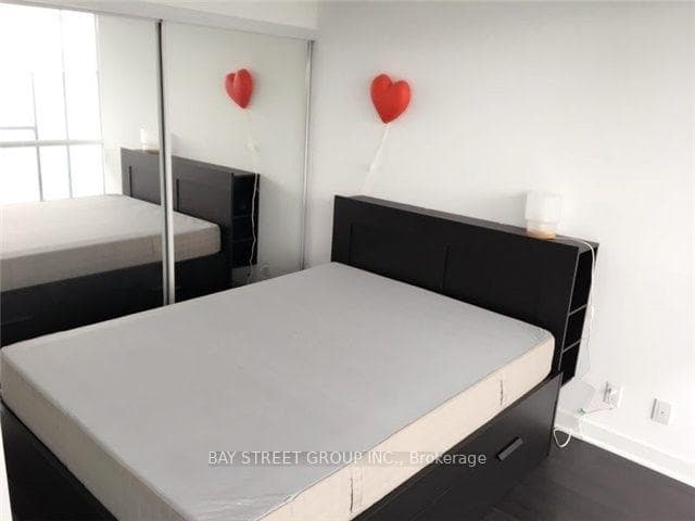 15 Grenville Street Unit 3802 photo 1