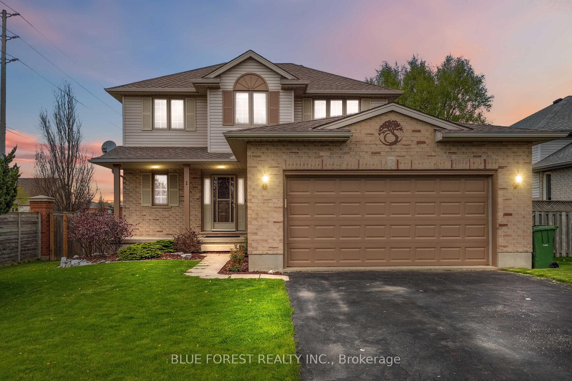 1 Riverbank Drive photo 1