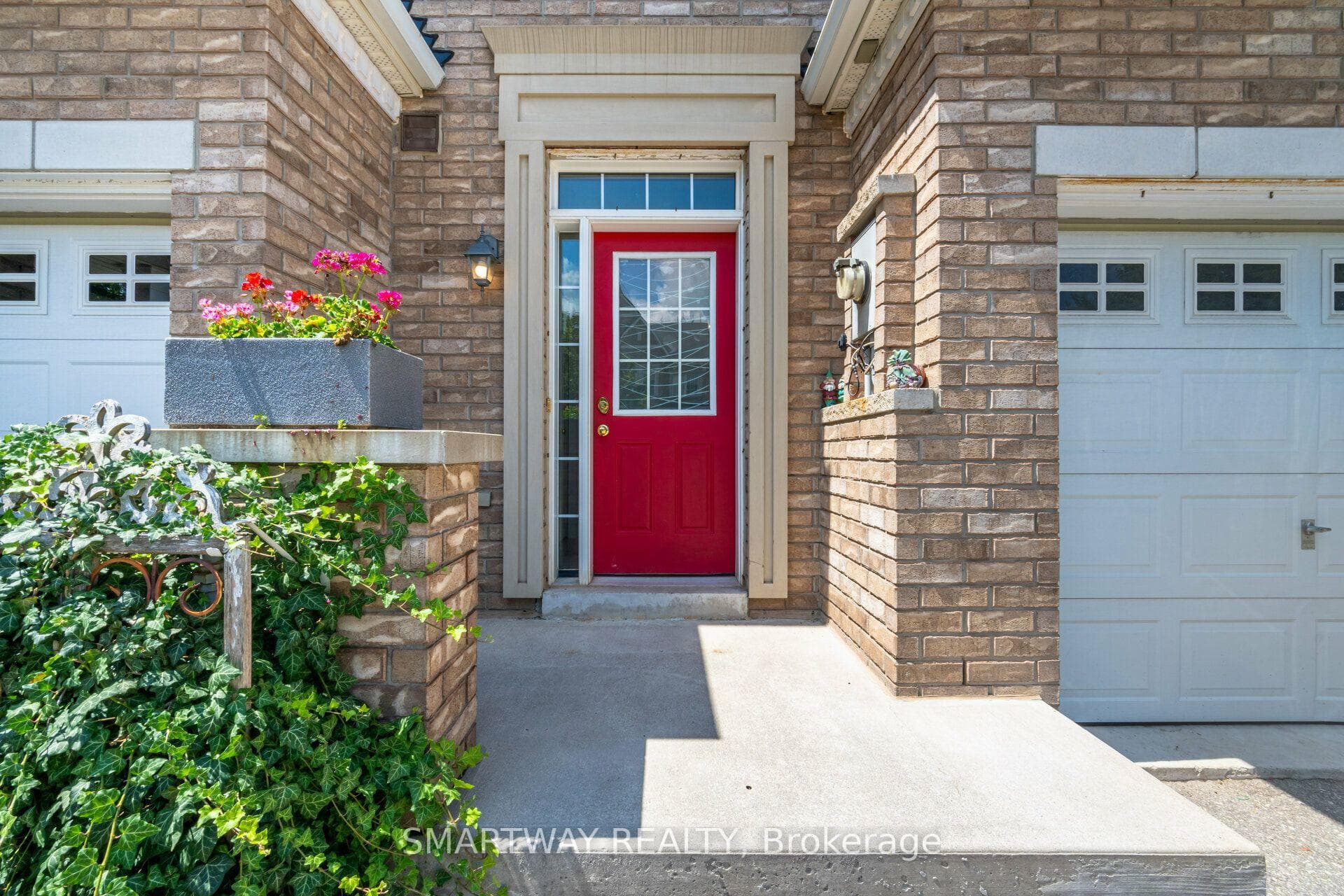 2437 Montagne Avenue photo 2