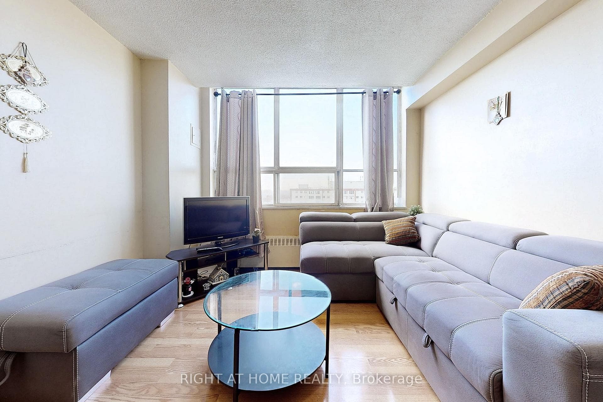 940 Caledonia Road Unit 1212 photo 2