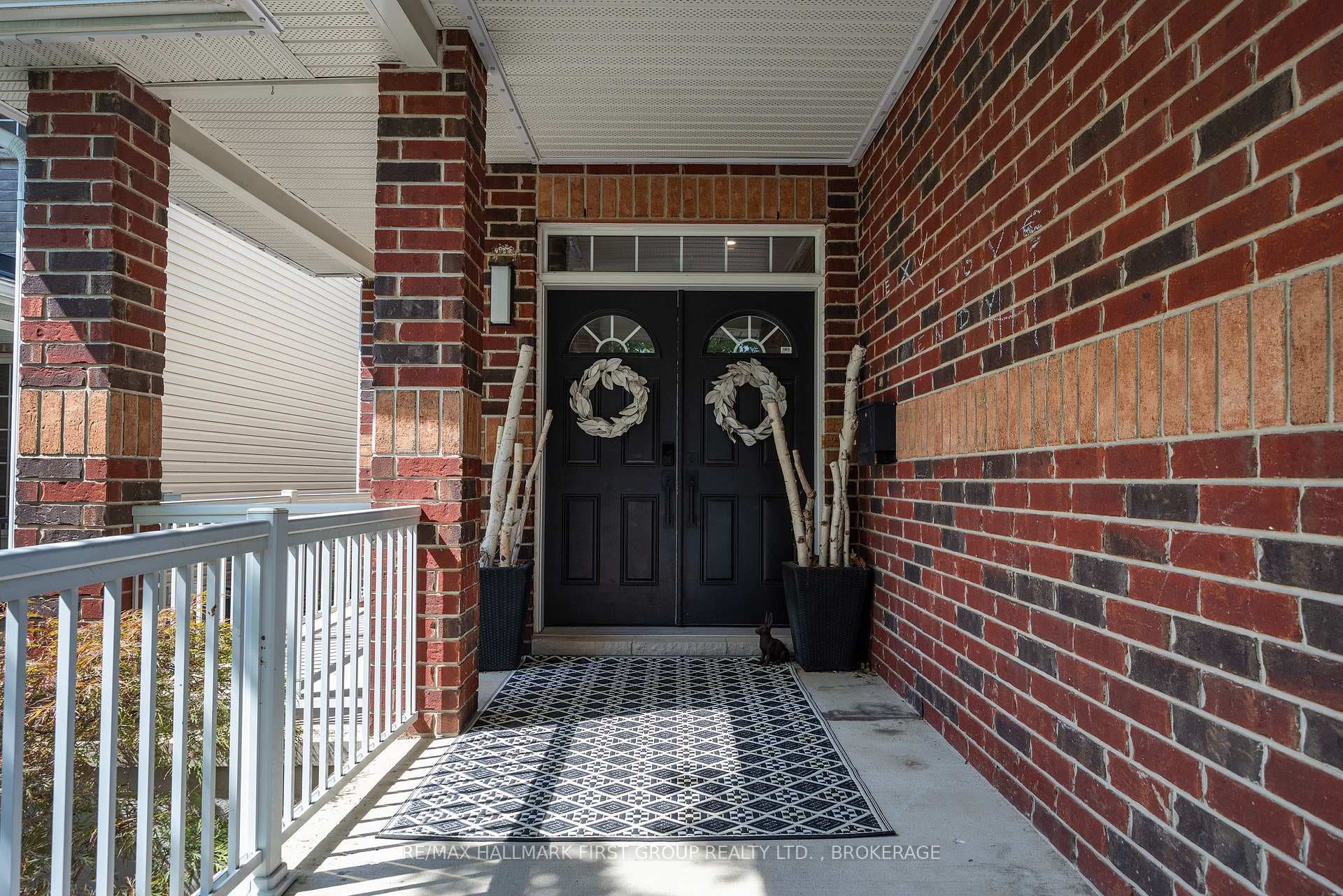 393 CAVENDISH Crescent photo 3