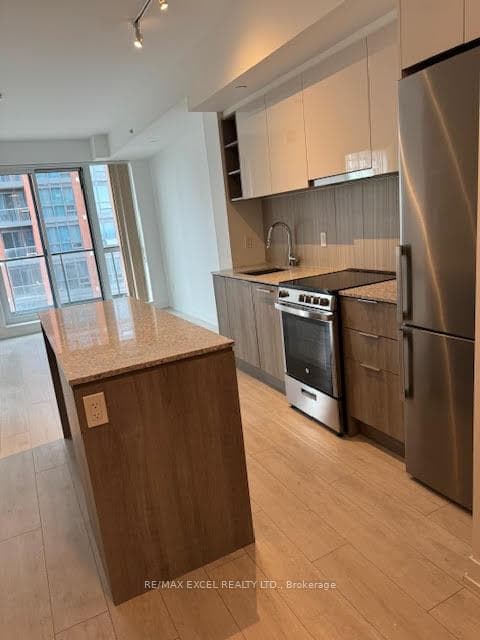 31 Tippett Road Unit 1007 photo 3