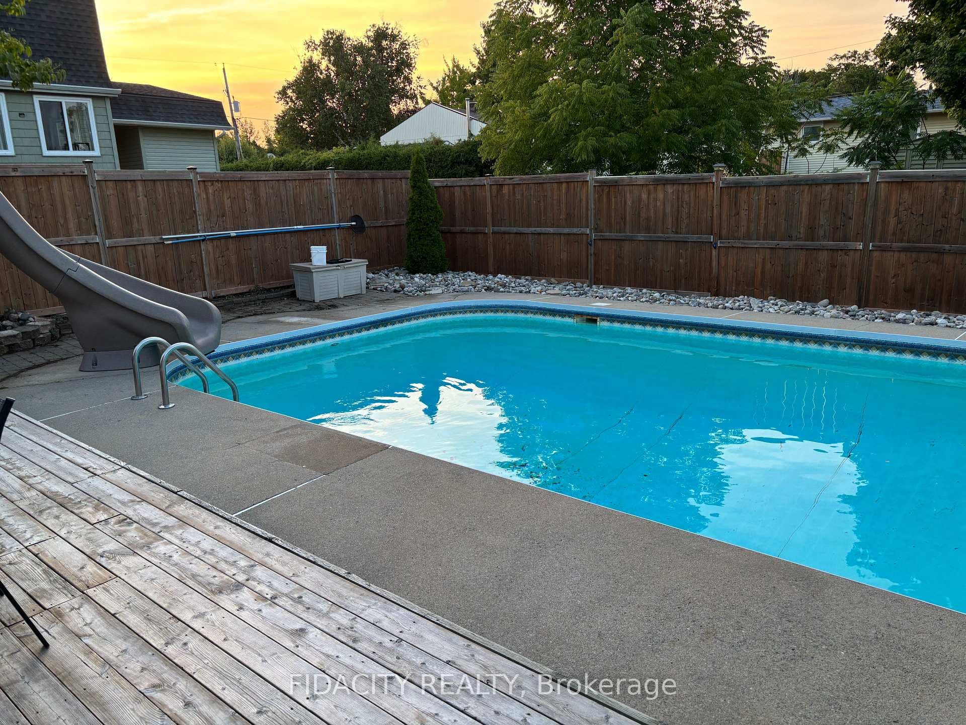13 Poole Creek Crescent photo 39