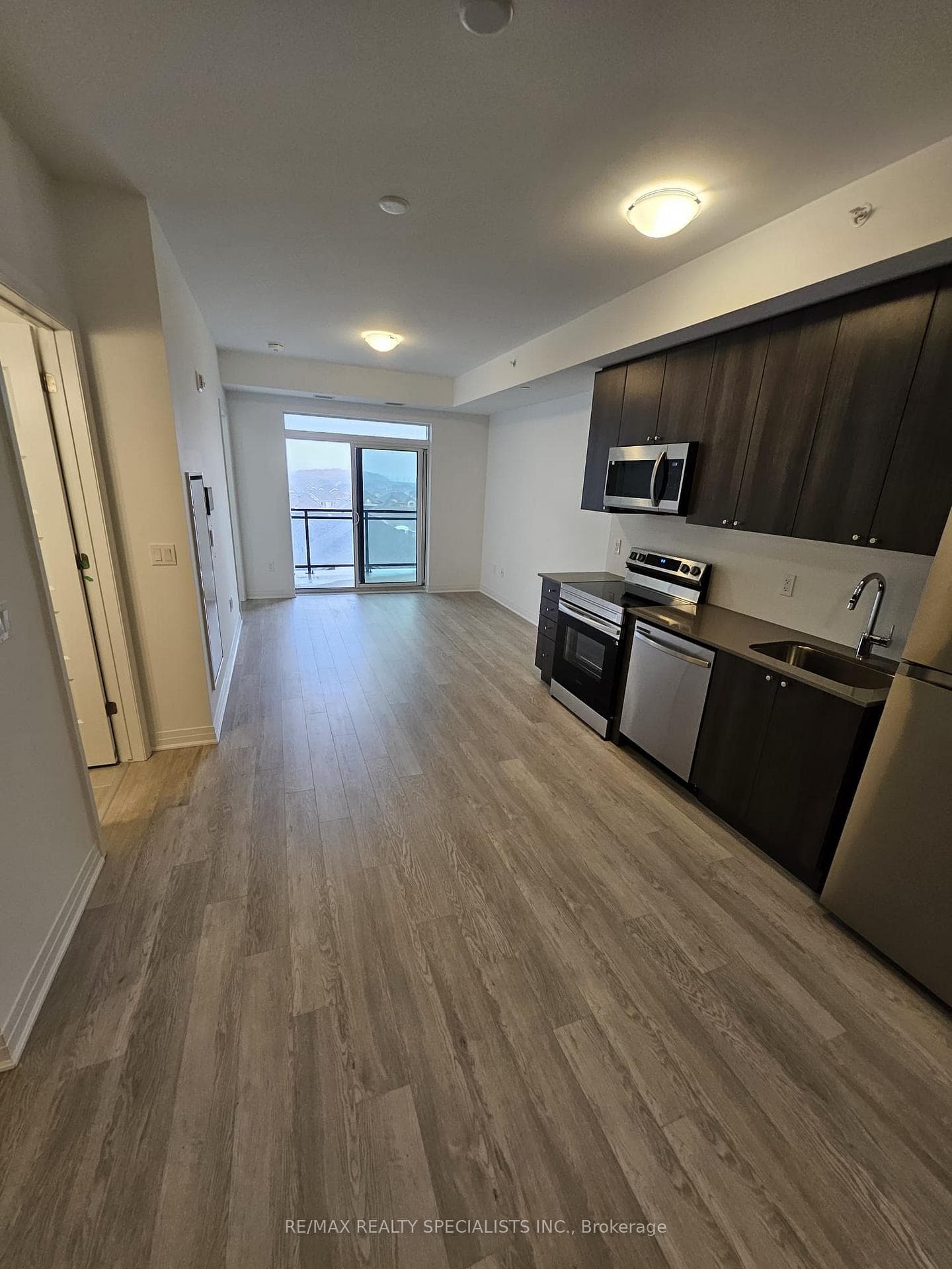480 Gordon Krantz Avenue Unit 502 photo 4