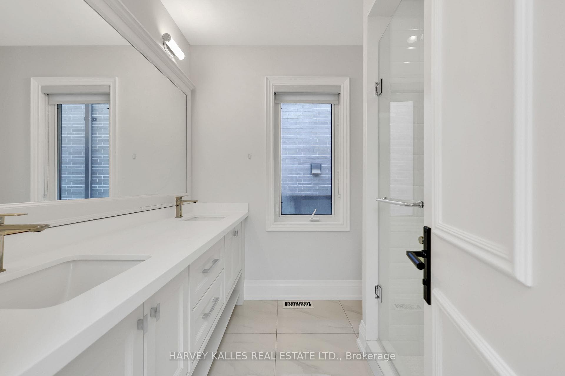 737 Woburn Avenue photo 32