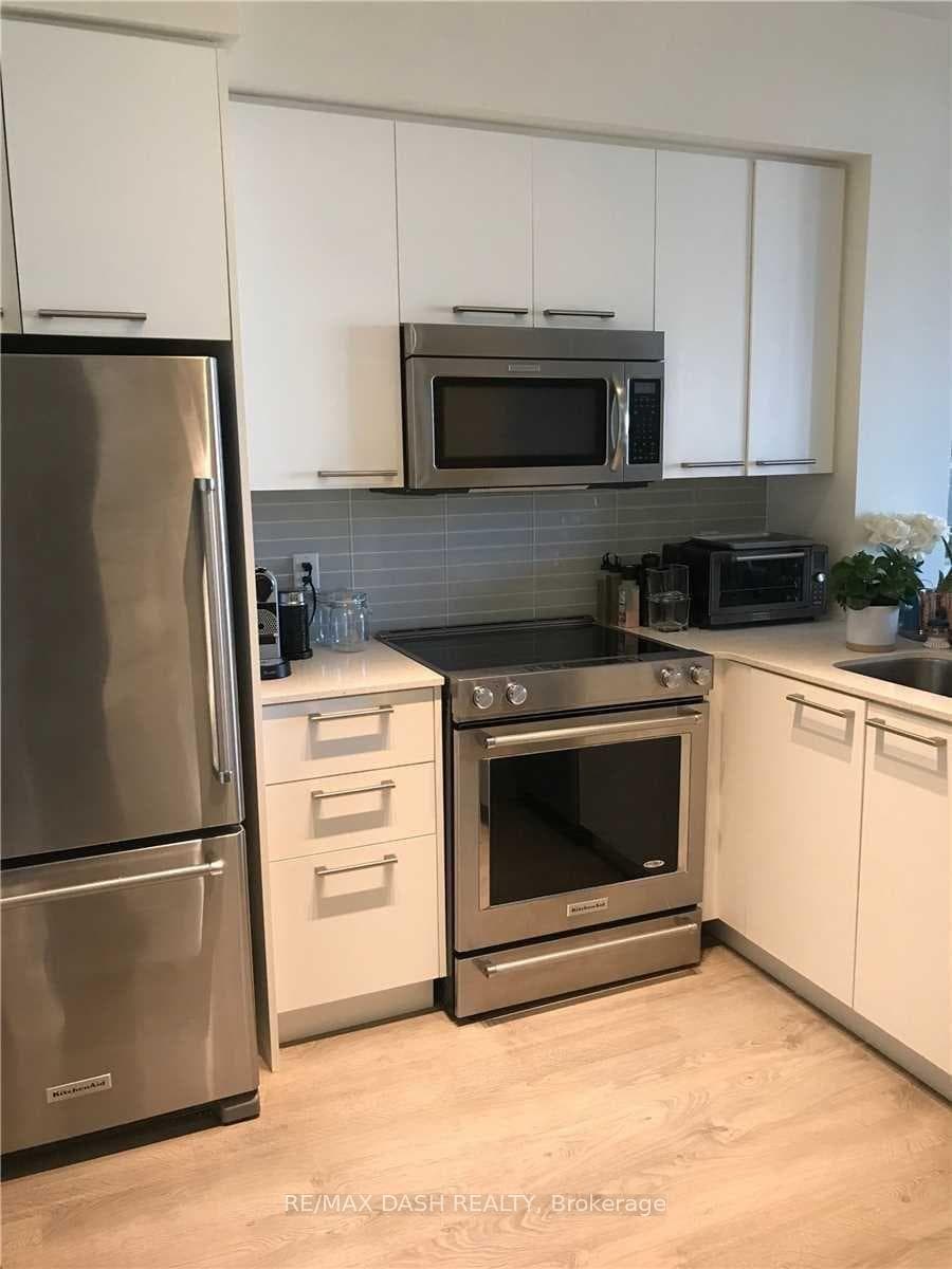30 Roehampton Avenue Unit 1609 photo 2