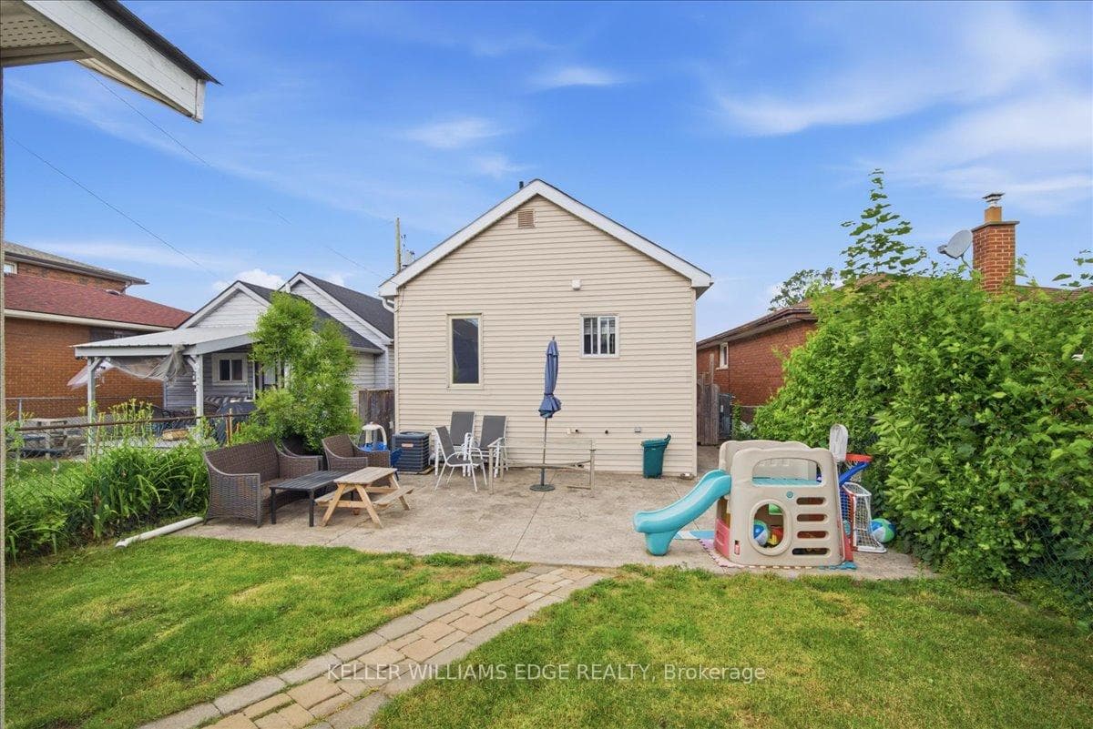 22 Delena Avenue photo 23