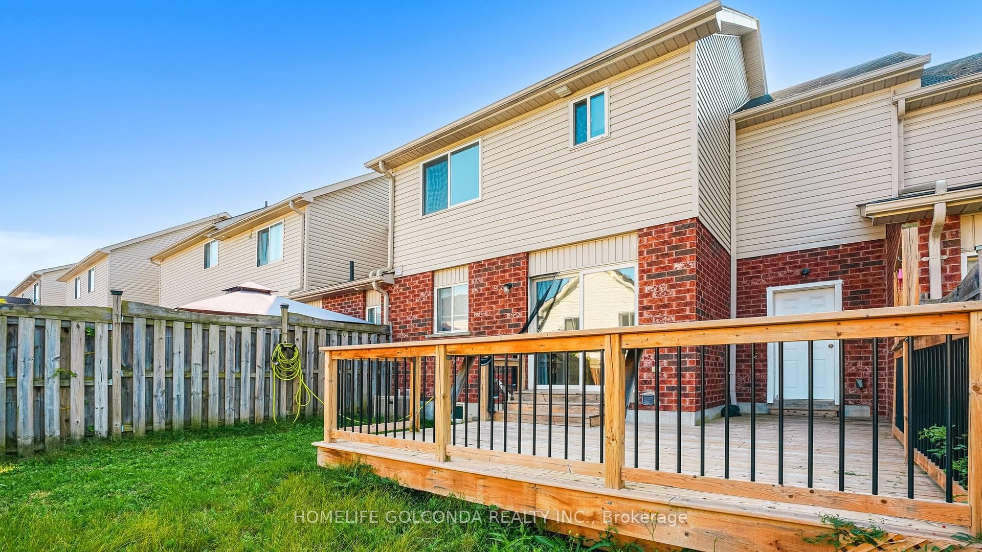 21 Bentley Crescent photo 32