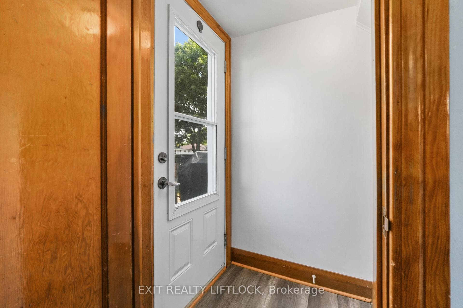 548 King George Street photo 14